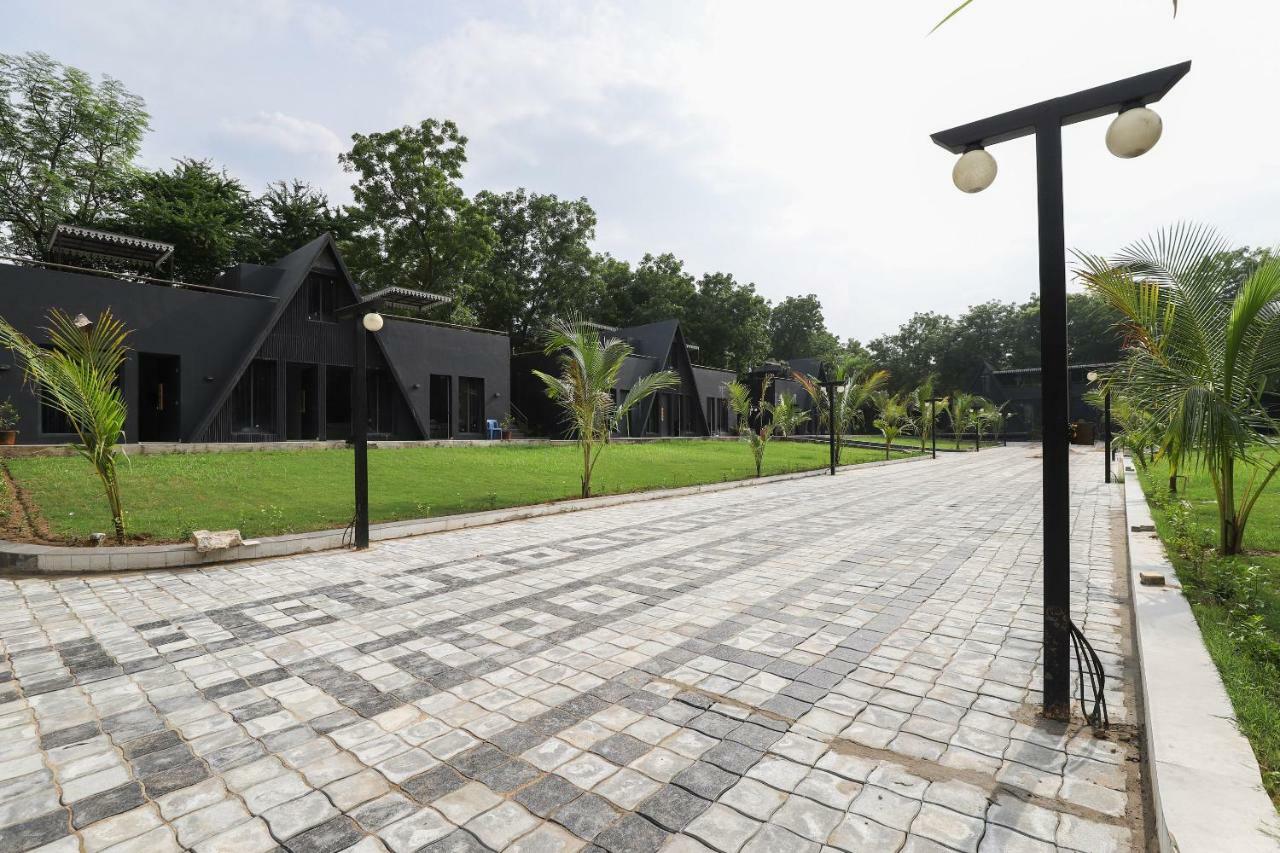 Oyo 48991 Serene Cottages And Resorts Vadodara Buitenkant foto