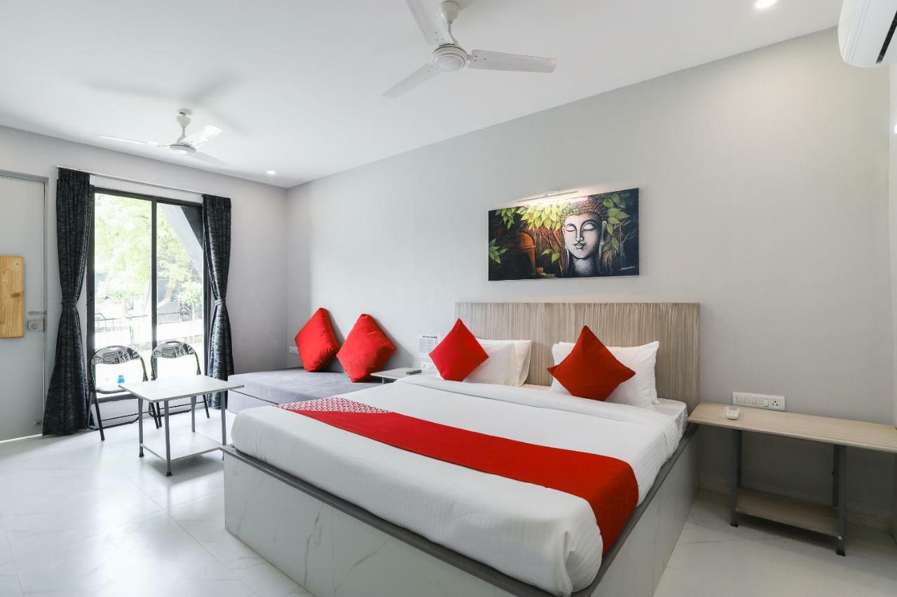 Oyo 48991 Serene Cottages And Resorts Vadodara Buitenkant foto